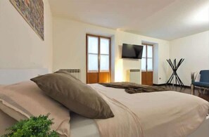 1 bedroom, iron/ironing board, WiFi, bed sheets - Cortile di Eleonora, in the historic city centre (Torino)