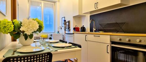 Fridge, microwave, oven, stovetop