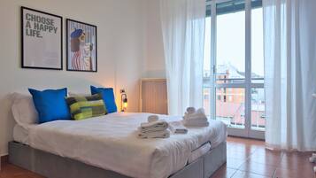 BĂŒgeleisen/BĂŒgelbrett, WLAN, BettwĂ€sche