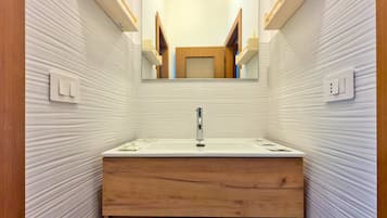 Dusche, Haartrockner, HandtĂŒcher