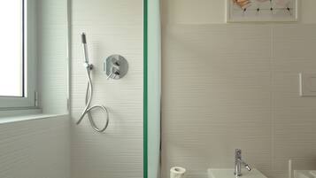 Dusche, Haartrockner, HandtĂŒcher