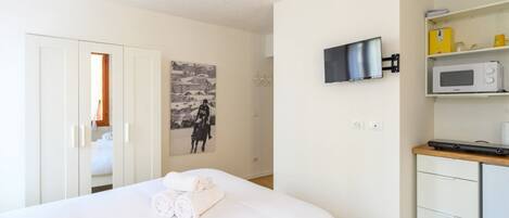 1 bedroom, iron/ironing board