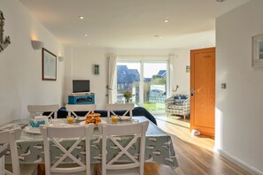 Dining - Finest Retreats - Bude, Upper Deck (Bude)