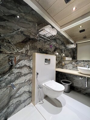 Superior Double Room | Bathroom | Separate tub and shower, towels, soap, shampoo