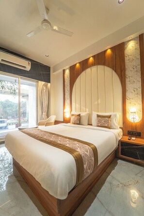 Superior Double Room | Free WiFi, bed sheets - Hotel Royal Inn (Thane West)
