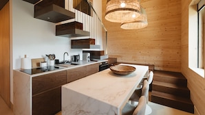 Comfort House, Valley View | Private kitchen | High chair - Quinta das Pirâmides (Vila Nova de Famalicao)