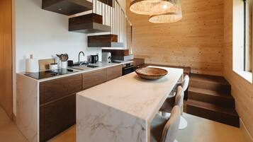 Comfort House, Valley View | Private kitchen | Highchair