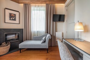 Suite Confort, vista al jardín | Área de sala de estar