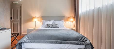 Suite Confort, vue sur le jardin | Coffre-fort, systĂšme dâinsonorisation, fer et planche Ă repasser