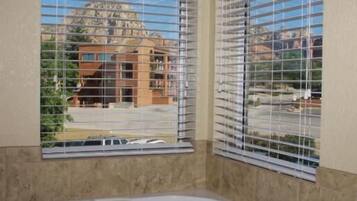 Apartment, Balkon | Badezimmer