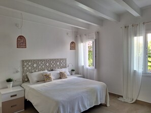 2 bedrooms, desk, iron/ironing board, free WiFi - B5 Villa Sueños - Private pool, sea views, and only a short walk to the beach! (Es Migjorn Gran)