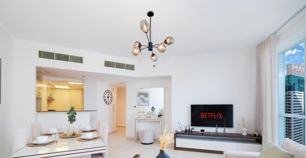 Interior - LUX The Dubai Marina View Suite 2 (Dubai)