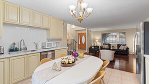 Interior - Modern 4BR Retreat - Fully Equipped - Near Disney (Chino)