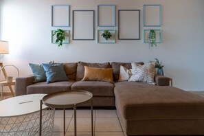 Apartamento, 2 quartos, cozinha, vista para o mar | Área de estar | Smart TV, Netflix, serviços de streaming