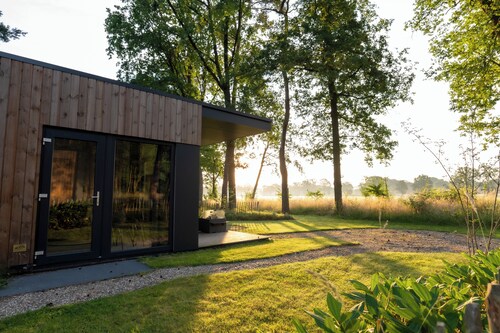 The Forest Lodge Royal for 2 guests with private sauna and fenced dog area. Quietly located in the forest, ideal for a holiday with your dog.