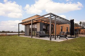 Terrace/patio - This Hofvilla Amalia for 6 pers. features three bedrooms, a spacious living area and a terrace with private hot tub. (Lattrop-Breklenkamp)
