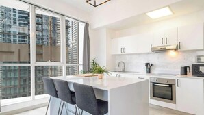 Unclassified image, 2 of 24, button - LUX The Dubai Marina View Suite (Dubai)