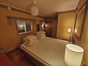 3 slaapkamers, een bureau, een strijkplank/strijkijzer, gratis wifi