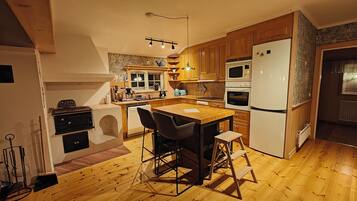 KylskÄp, mikrovÄgsugn, ugn och spishÀll