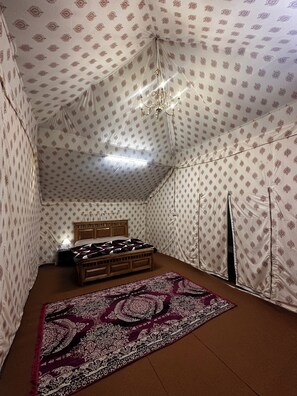 Chaumière luxueuse, vue sur le fleuve | Espace de travail pour ordinateurs portables, rideaux d’obscurcissement