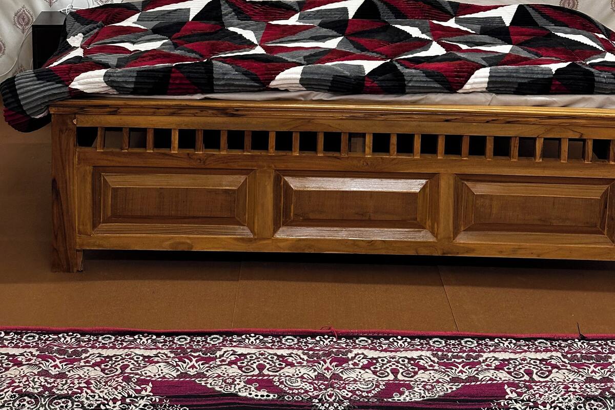 Luxury Cottage, River View | Laptop workspace, blackout curtains