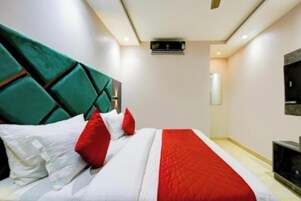 Individually decorated, individually furnished, laptop workspace