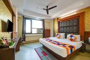 Individually decorated, individually furnished, laptop workspace - HOTEL REPOSE VILLA  (New Delhi)
