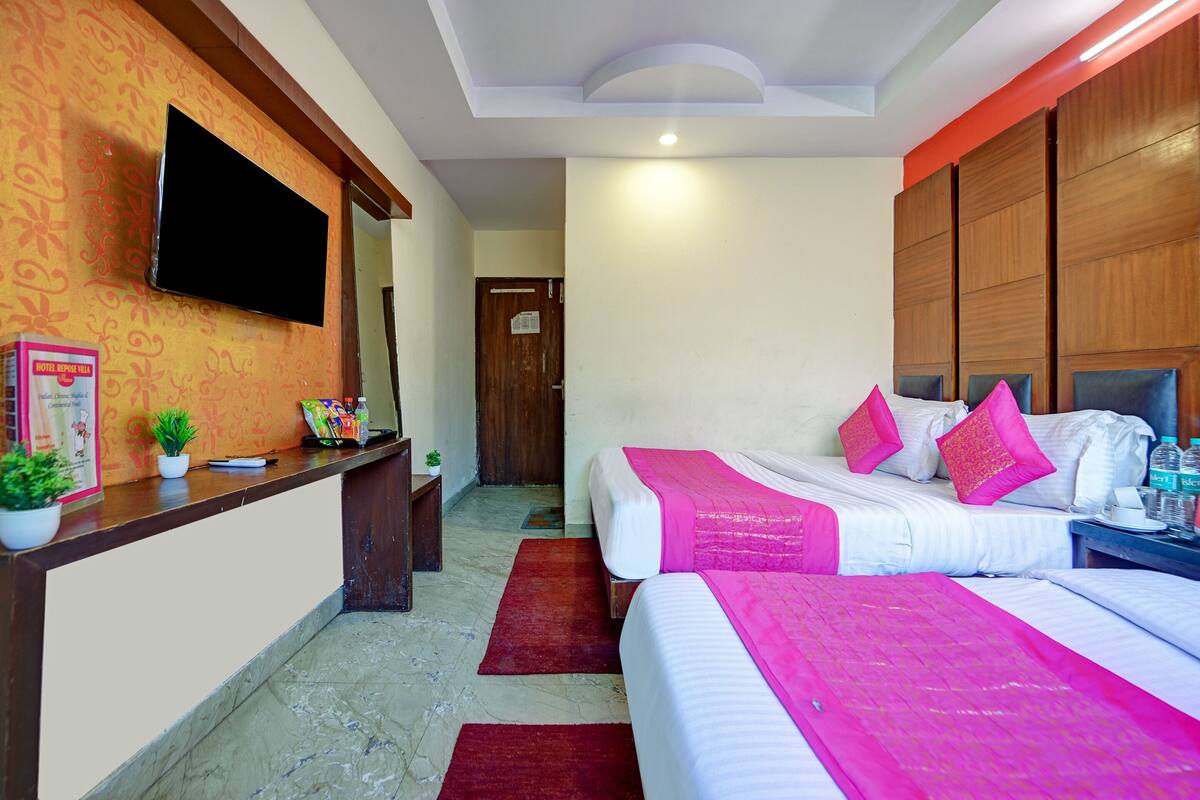 Laptop workspace, free WiFi