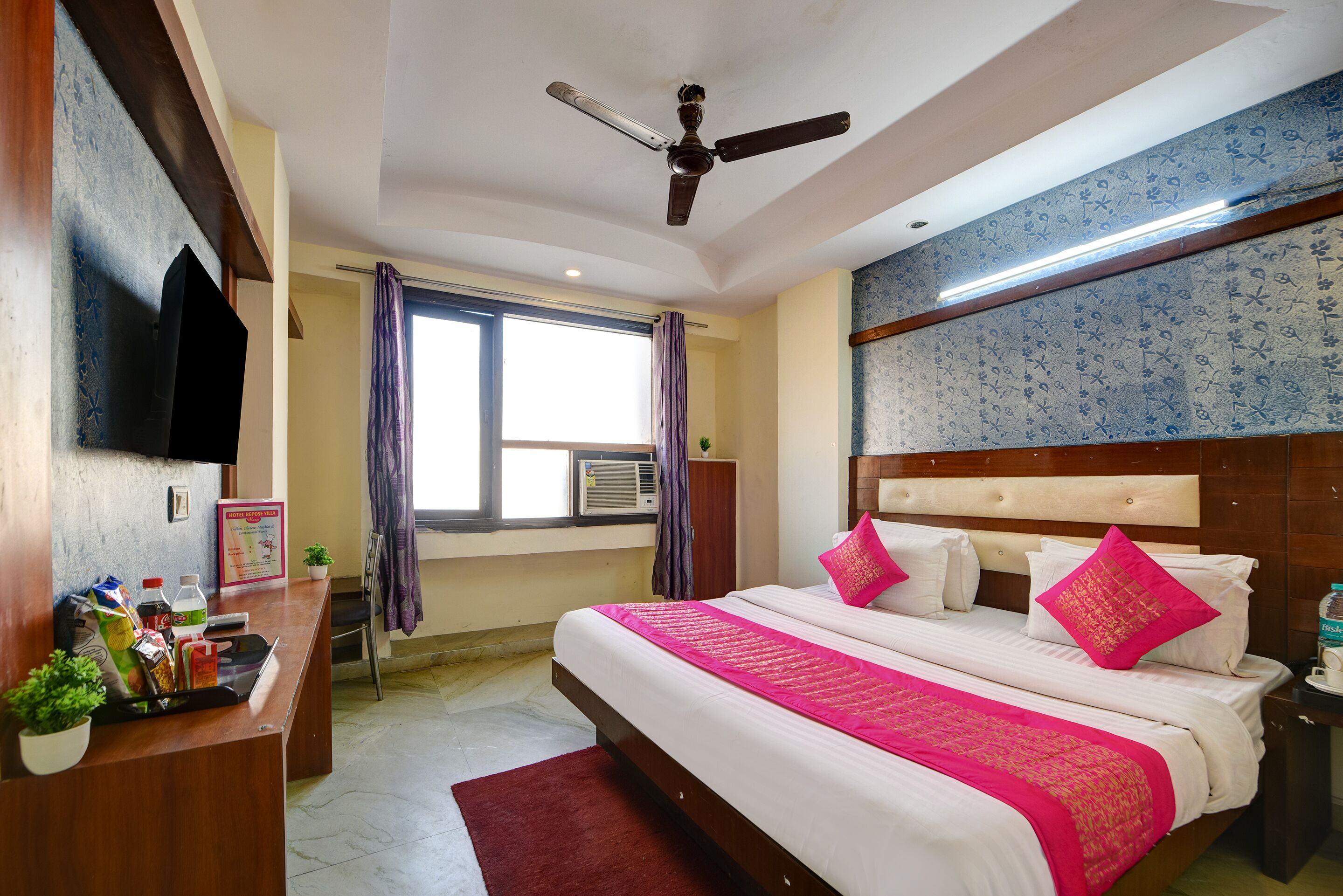 Laptop workspace, free WiFi