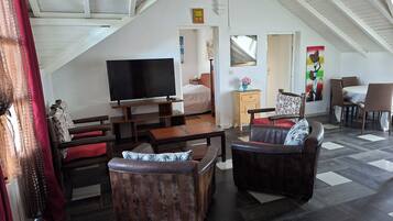 2 bedrooms, iron/ironing board, WiFi