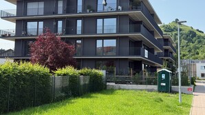 Luokittelematon kuva, 4 kautta 16, painike