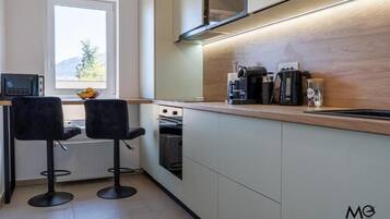 Apartment, Balcony, Mountain View | Private kitchen