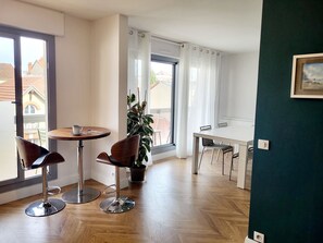 Dining - Ideal for curists, 180 m from the spa. Quiet apartment completely renovated. 4 **** (VICHY)