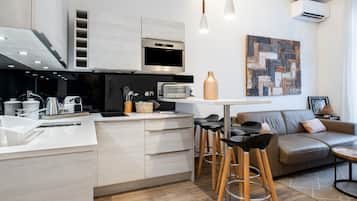 Kjøleskap, mikrobølgeovn, ovn og kokeplater