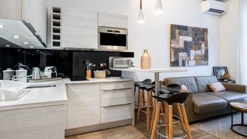 Kühlschrank, Mikrowelle, Ofen, Herdplatte