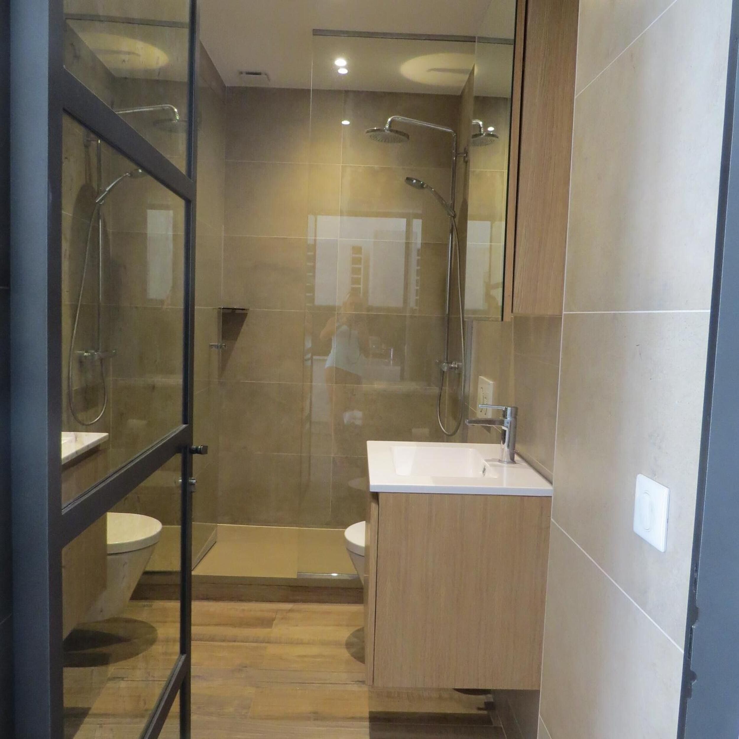 シャワー、ヘアドライヤ  ー、タオル