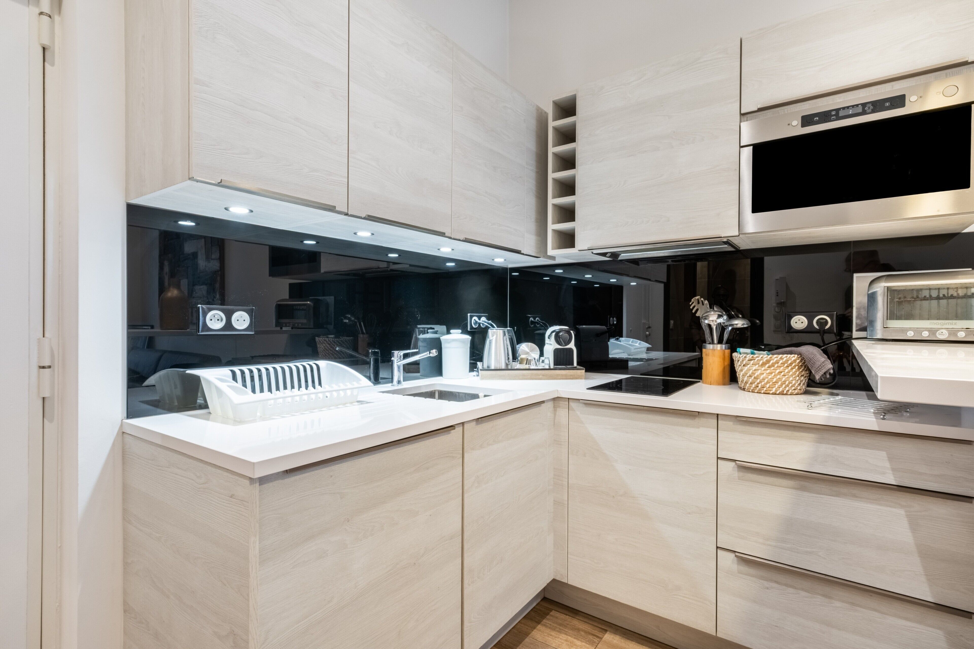 Refrigerador, microondas, horno, placa de cocina