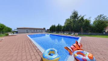 Seasonal outdoor pool, pool umbrellas, sun loungers