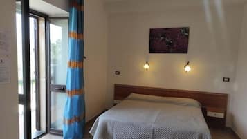 Chambre Double, balcon, vue montagne | Fer et planche à repasser, Wi-Fi gratuit