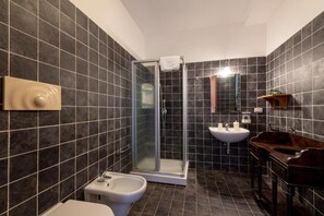 Chambre Double, balcon, vue montagne | Salle de bain