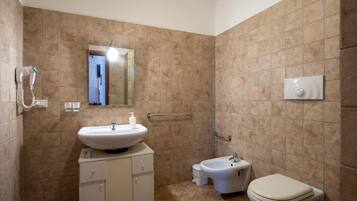 Chambre Double, balcon, vue montagne | Salle de bain