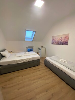 Iron/ironing board, WiFi, bed sheets