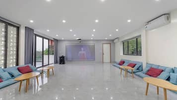 Free minibar, individually decorated, individually furnished, desk