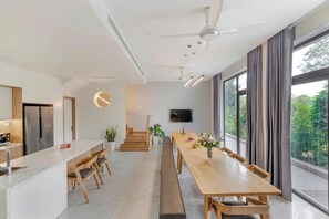 Minibar con snack e bevande gratuite, con stile personalizzato