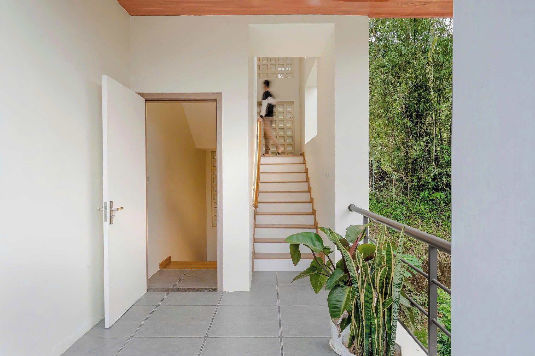 Free minibar, individually decorated, individually furnished, desk