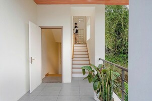 Minibár ingyenes italokkal, egyedi dekoráció és egyedi berendezés