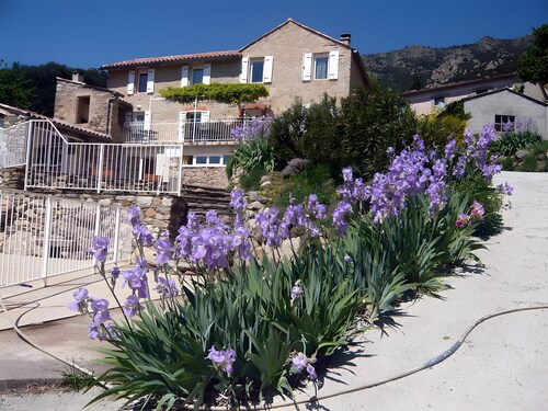 Ferienhaus 'La Maison De Delphine' mit Bergblick, privatem Pool & Terrasse