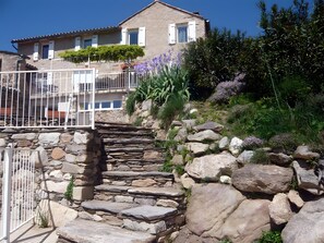 Property grounds - Holiday Home 'La Maison De Delphine' with Mountain View, Private Pool and Private Terrace (Saint-Martin de l'Arçon)