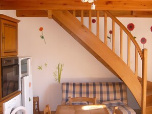 Interior - Holiday Home with Mountain View, Private Terrace and Garden (Saint-Martin de l'Arçon)