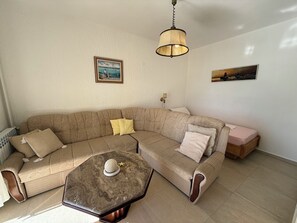 Apartment, Sea View | Ruang tamu
